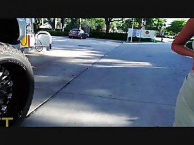 Attractive 20-year-old blonde cheats on her boyfriend in a parking lotkvbwhp