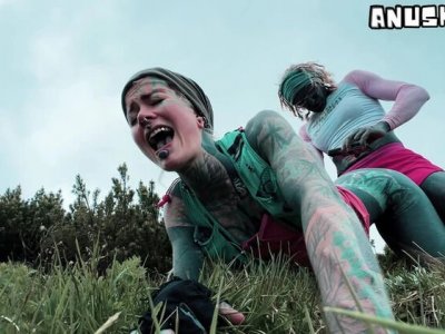 Tattooed goth girl fucks hard outdoor hiking cumshot facial